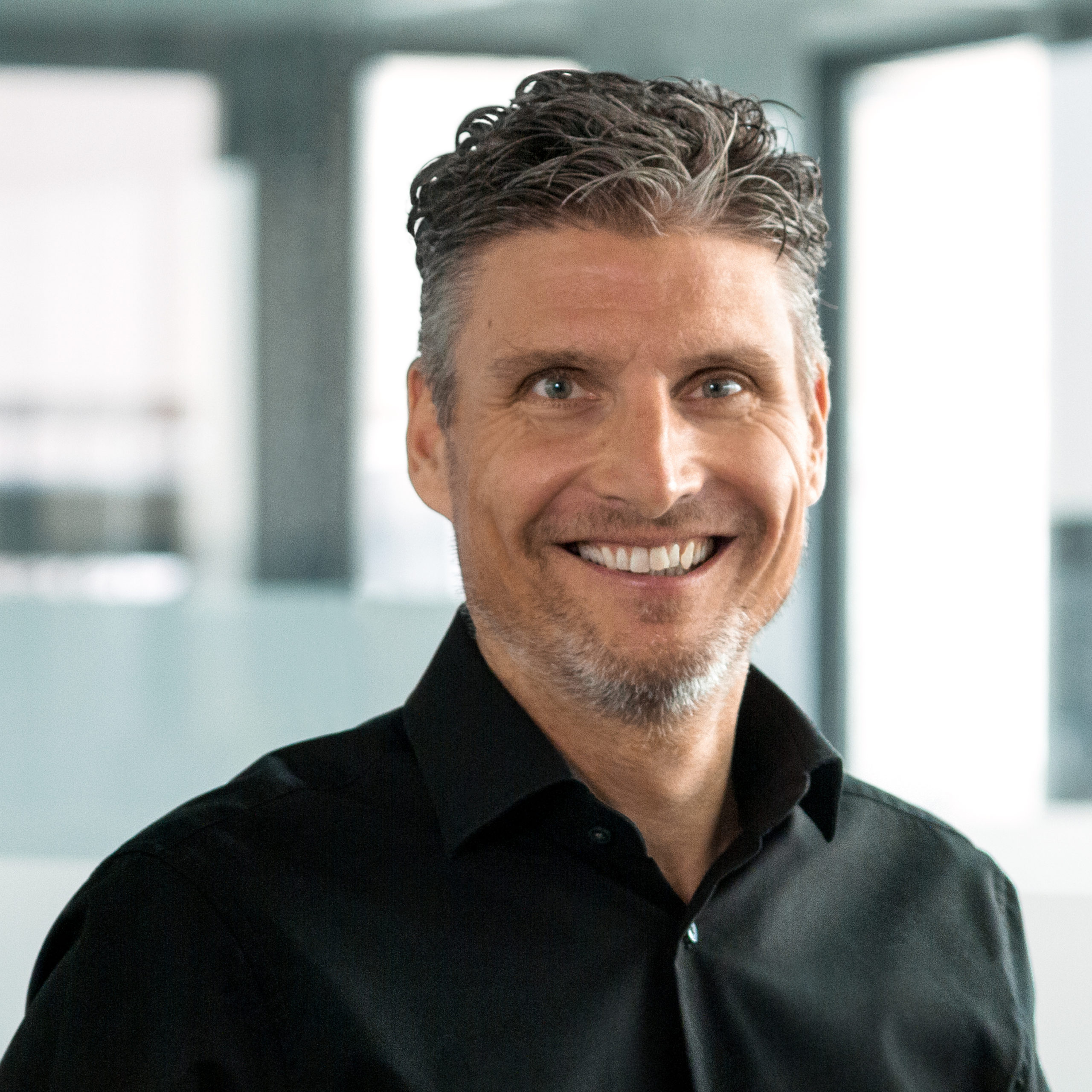 Robert Laub ist Geschäftsführer der Agentur eder und Experte für Digital Twin und Online Produkt-Konfiguratoren.